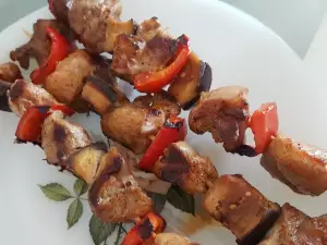 Saftig marinierte Schweinefleischspieße