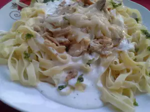 Tagliatelle mit Hähnchen und Sahnesoße