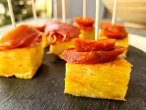 Kartoffeltortilla Tapas mit Jamón und Chorizo