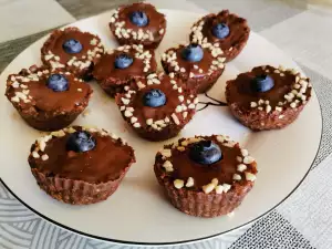 Mini Tartelettes mit Himbeeren und Schokolade ohne Backen