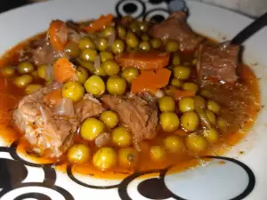 Zartes Rindfleisch mit Erbsen