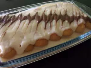 Löffelbiskuitkuchen mit selbstgemachter Creme