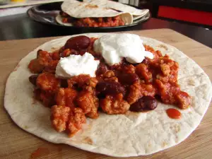 Würzige Tortillas mit Hackfleisch und Bohnen
