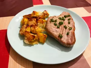 Thunfischfilet mit Kartoffeln und Zitrone