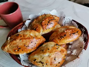 Türkische Poğaça Brötchen mit Käse