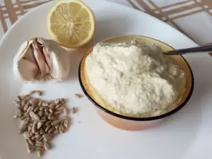 Vegane Mayonnaise mit Sonnenblumenkernen