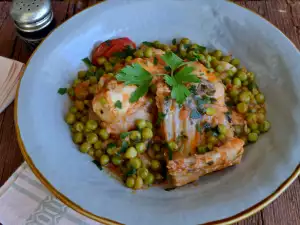 Kaninchenfleisch mit Erbsen und Tomaten