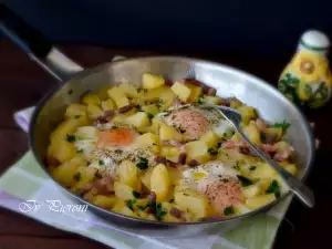 Gedünstete Kartoffeln mit Speck und Eiern