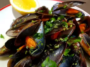 Gedünstete Muscheln mit Lauchzwiebeln