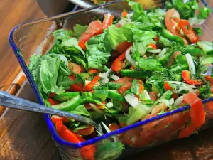 Salat mit Honig-Senf-Dressing