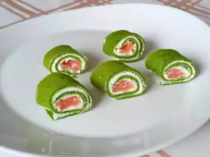 Grüne Pfannkuchen mit Lachs