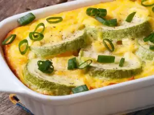 Zucchini im Ofen mit Weißkäse