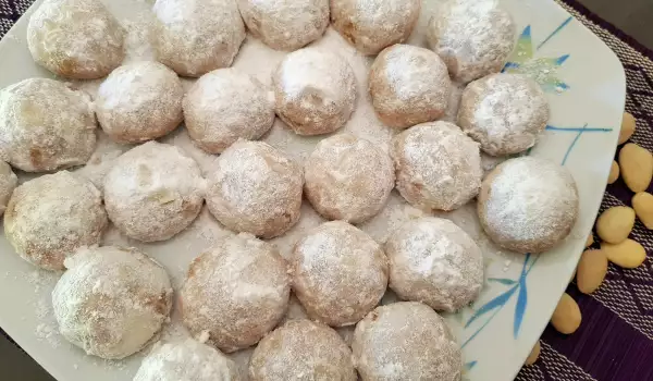 Armenische Kekse mit Mandeln