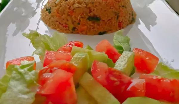 Arabischer Couscous mit Hähnchenfleisch und Gemüse