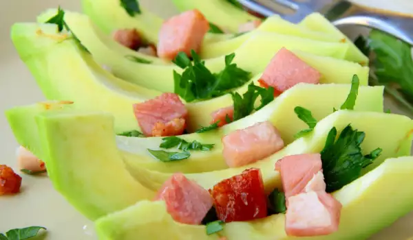 Leckere Vorspeise mit Avocado