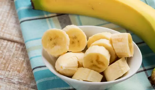 Wie schält man eine Banane richtig?