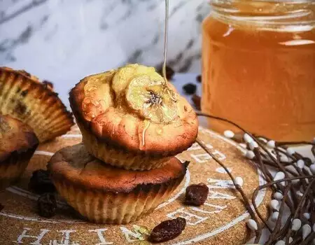 Bananenmuffins mit Honig und Rosinen