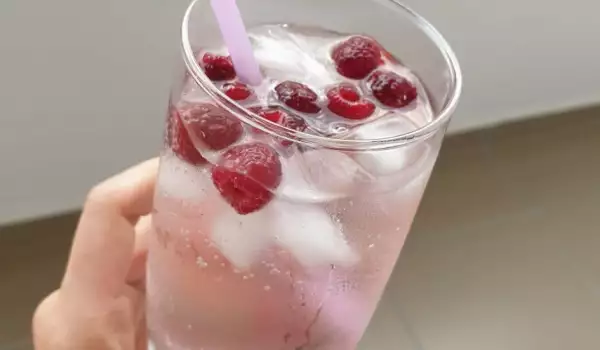 Schneller Cocktail mit Pink Gin