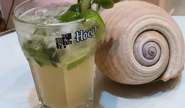 Alkoholfreier Mojito mit Limette