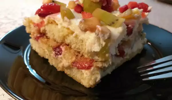 Löffelbiskuit Torte mit Joghurt und Obst