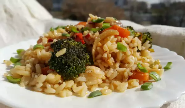Blanchierter Reis mit Gemüse