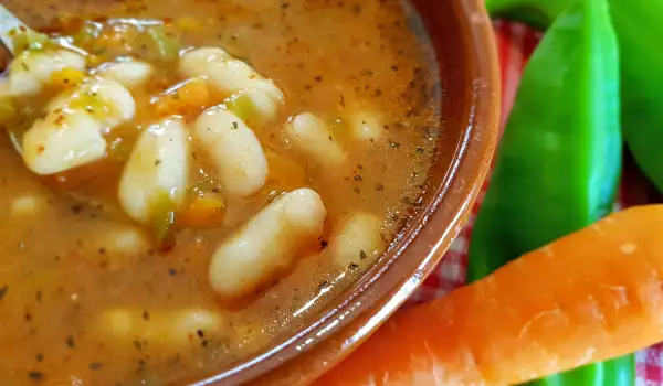 Bohnensuppe mit Paprika