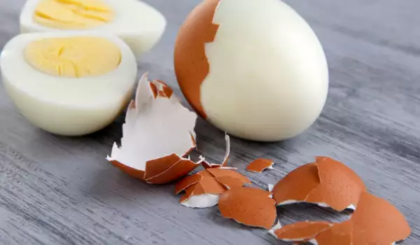 Warum lassen sich gekochte Eier schwer schälen?