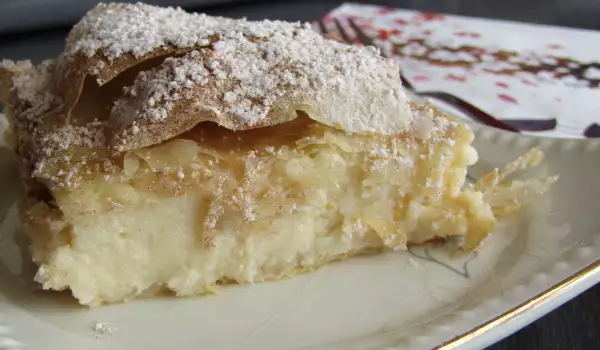 Griechische Banitsa Bougatsa mit Creme