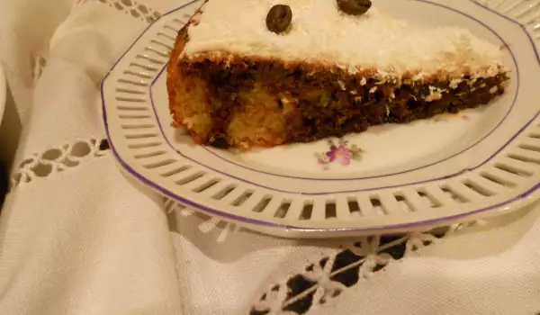 Brasilianisches Gebäck mit Espresso und Kakao