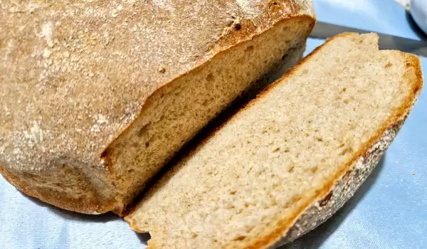 Brot aus Weizen-, Roggen- und Maismehl
