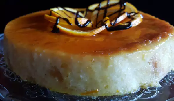 Leichter Pudding aus Brot mit Orangengeschmack