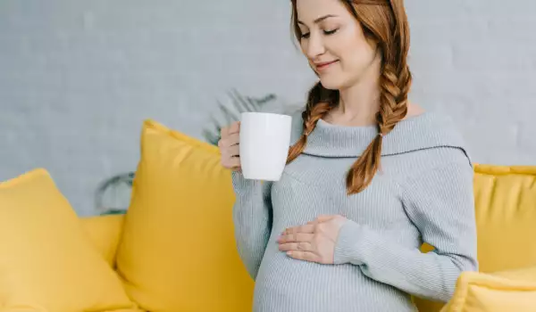 Welchen Tee kann eine schwangere Frau trinken?