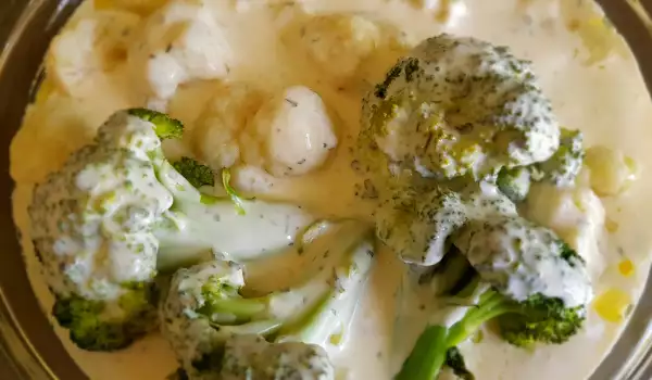Brokkoli und Blumenkohl mit Saurer Sahne aus dem Ofen