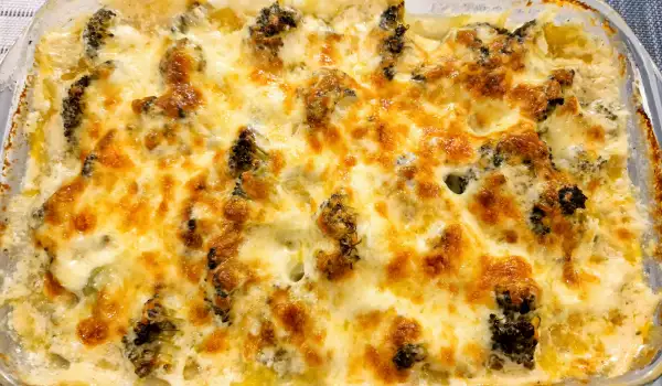 Hähnchen mit Brokkoli und Béchamel Soße im Ofen