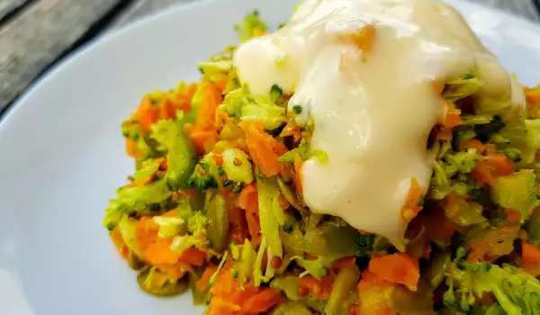 Vitaminsalat mit Brokkoli und Ingwer Mayonnaise