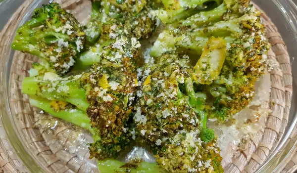 Gebackener Brokkoli mit sizilianischer Soße