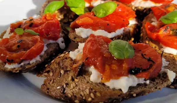 Bruschetta mit Tomaten und Burrata