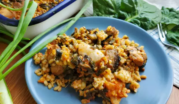 Schweinefleisch mit Bulgur, Spinat und Pilzen