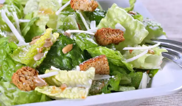 Caesar Salat mit Hähnchenbrust