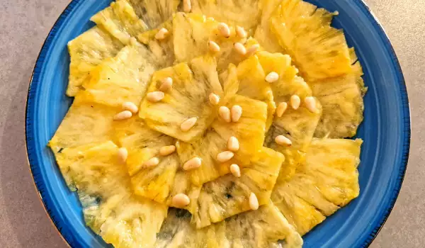 Ananas Carpaccio mit Honigdressing