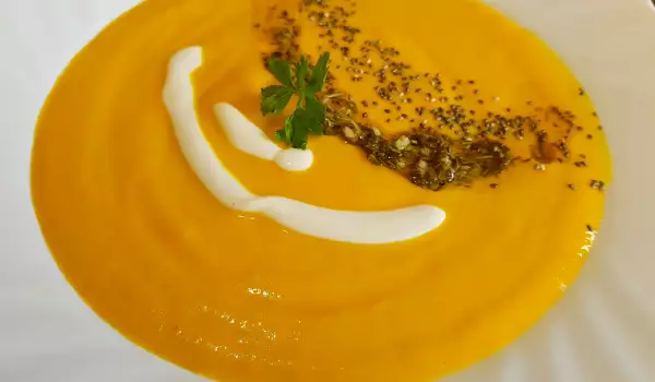 Provenzalische Karotten-Sellerie-Cremesuppe
