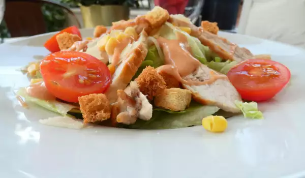 Caesar Salat mit Hähnchenfilet