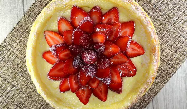 Klassischer Cheesecake mit Erdbeeren