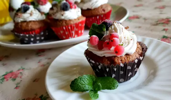 Schokoladen Cupcakes mit Früchten