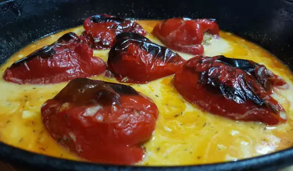 Gefüllte Paprika mit Soße