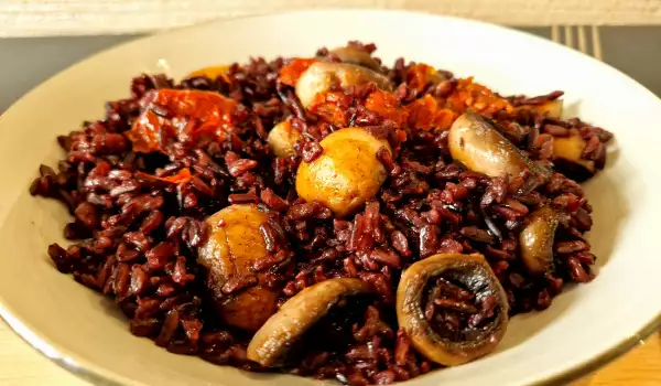 Schwarzer Reis mit Champignons und getrockneten Tomaten