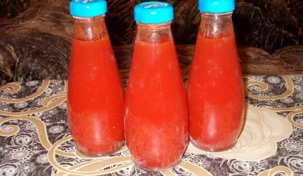 Tomatensaft in Flaschen