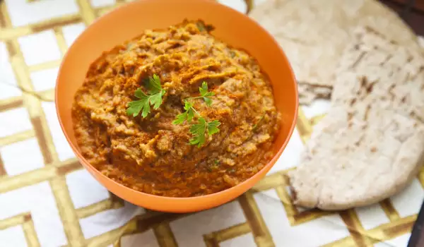 Eiersalat mit Aubergine und Walnüssen