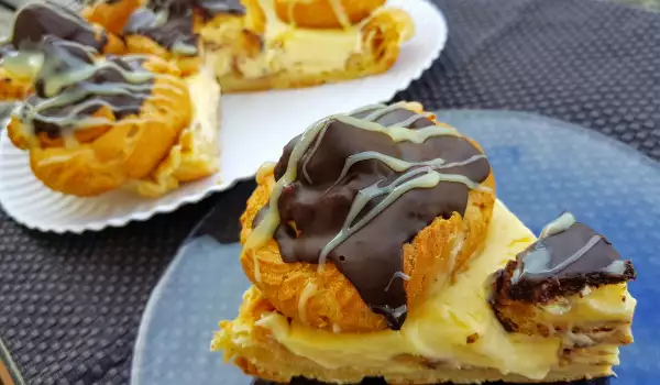 Eclair Torte mit Crème Brûlée und Schokolade