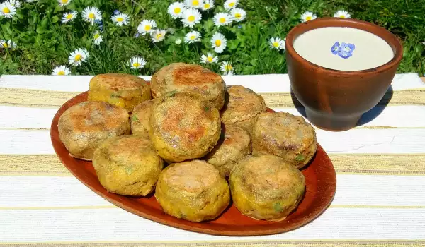 Pikante Falafel mit Eipanade und Tahinisoße